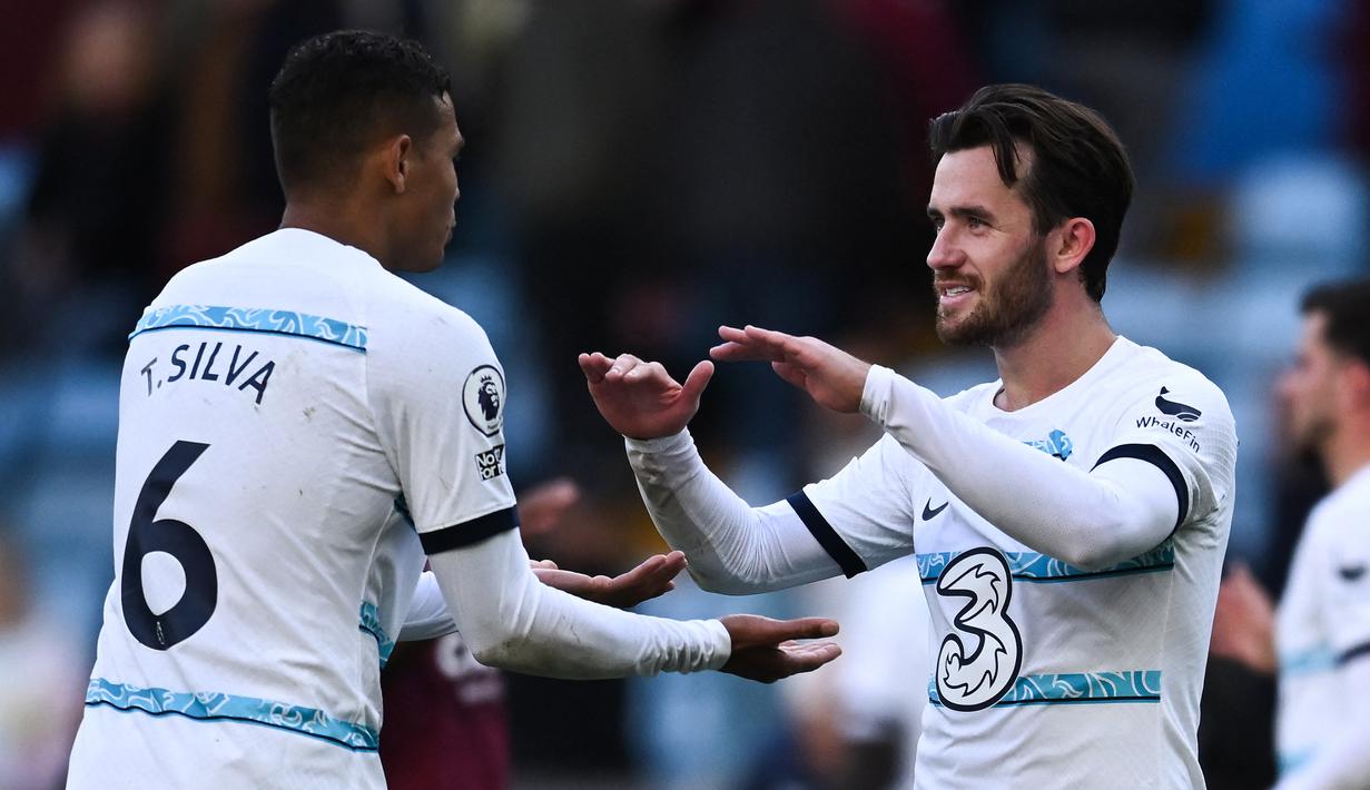 Ben Chilwell. Bek kiri Inggris berusia berusia 25 tahun yang sejak awal musim 2020/2021 menjadi milik Chelsea usai didatangkan dari Leicester City ini kini tercatat memiliki nilai pasar senilai 38 juta euro atau setara Rp585 miliar sejak 15 Juni 2022. Sebelumnya ia sempat mencapai nilai pasar tertinggi senilai 50 juta euro pada akhir tahun 2019 saat masih berseragam Leicester City. Musim ini ia telah tampil dalam 11 laga di semua ajang dengan torehan 1 gol dan 2 assist. (AFP/Ben Stansall)