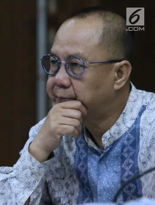 Terdakwa dugaan korupsi penerbitan SKL BLBI, Syafruddin Arsyad Temenggung saat sidang di Pengadilan Tipikor, Jakarta, Kamis (12/7). Sidang mendengar keterangan mantan Deputi Asset Management Credit BPPN, M Syahrial. (Liputan6.com/Helmi Fithriansyah)