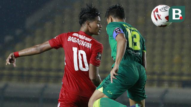 FOTO: 3 Gol Penalti Warnai Kemenangan Persebaya atas Persik 2-1 dalam Laga Grup C Piala Menpora 2021 - Rachmat Irianto; Septian Bagaskara