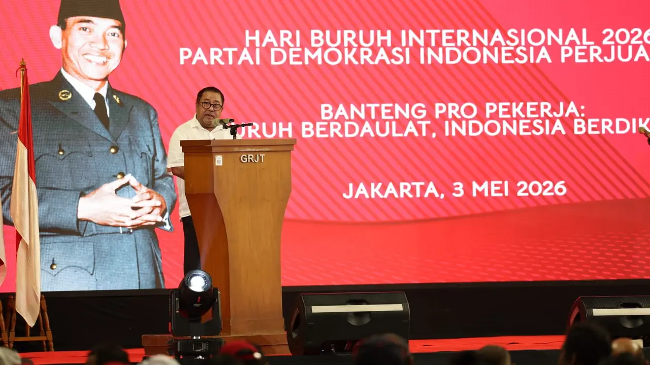 Ketua DPP PDI Perjuangan (PDIP) sekaligus Wakil Gubernur DKI Jakarta, Rano Karno di peringatan Hari Buruh Internasional 2026 di GOR Otista, Jakarta Timur, Minggu (3/5/2026). (Dok. PDIP)