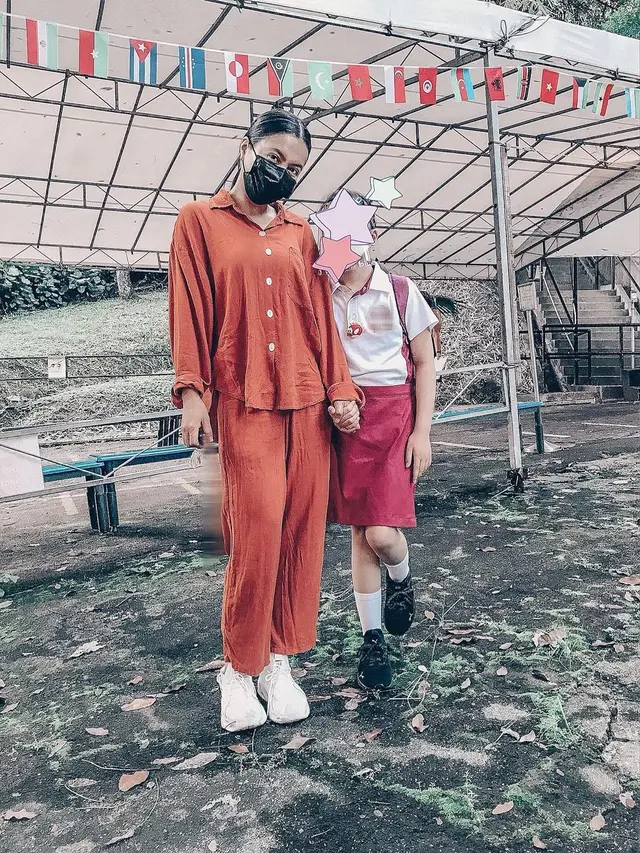 [Fimela] Potret terbaru Aisha Aurum, anak Denada