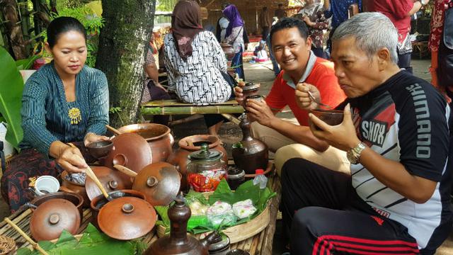 Sarapan Pagi Yang Penuh Kenangan Di Pasar Papringan Kebun Bibit