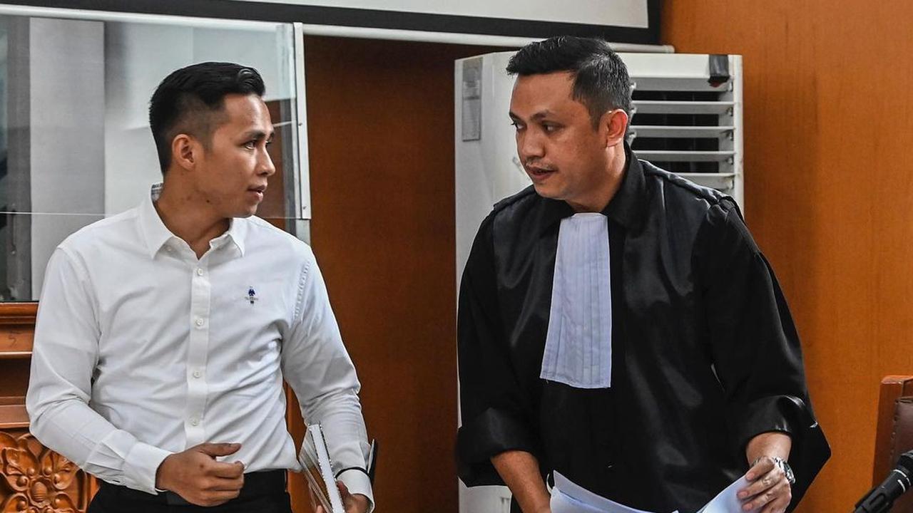 Richard Eliezer dan pengacaranya, Ronny Talapessy, SH, MH. (Foto: Dok. Instagram @ronnytalapessy)