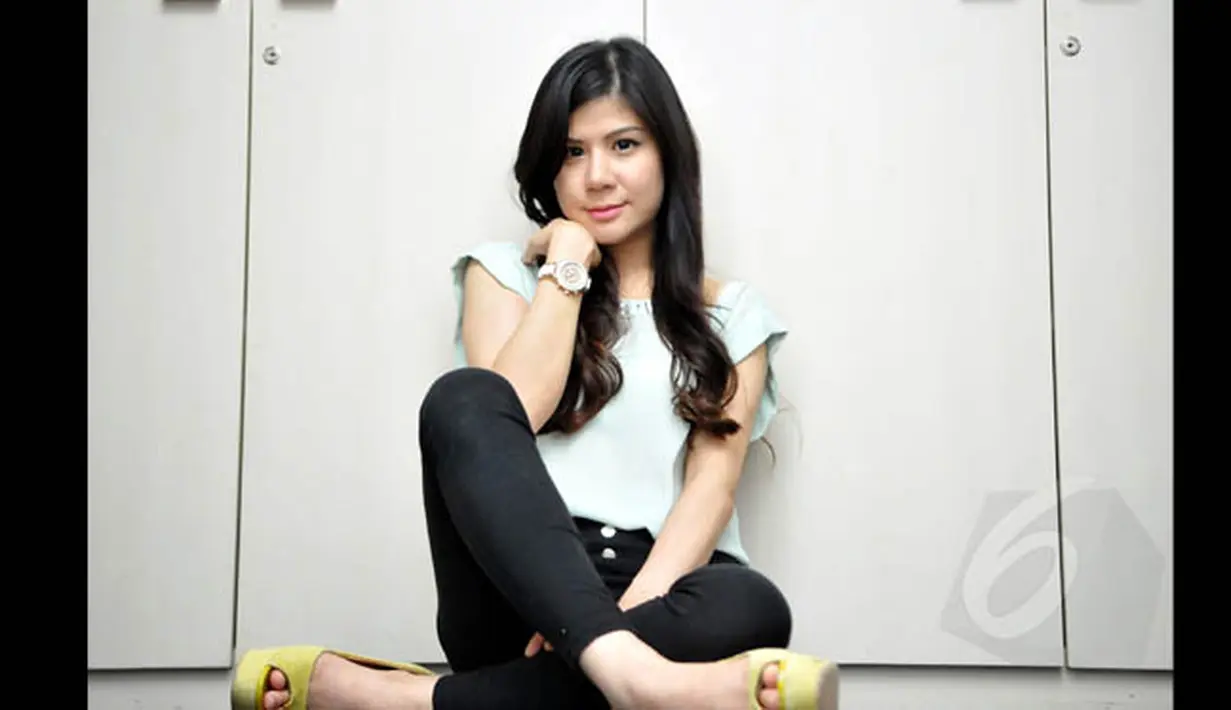 'Bahagia itu Sederhana' menjadi single duet  Wina Natalia dengan penyanyi Abdul. Foto diambil pada 15 Januari 2015. (Liputan6.com/Panji Diksana)