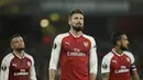 Striker Arsenal, Olivier Giroud, tampak kecewa usai ditahan imbang Crvena Zvezda pada laga Liga Europa di Stadion Emirates, London, Kamis (2/11/2017). Kedua klub bermain imbang 0-0. (AP/Tim Ireland)