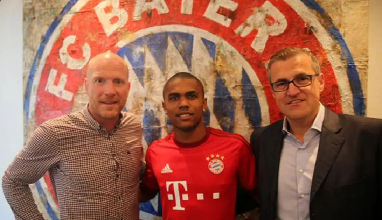 Douglas Costa bergabung dengan Bayern Munchen, (1/7/2015). (Twitter/@Bayern)