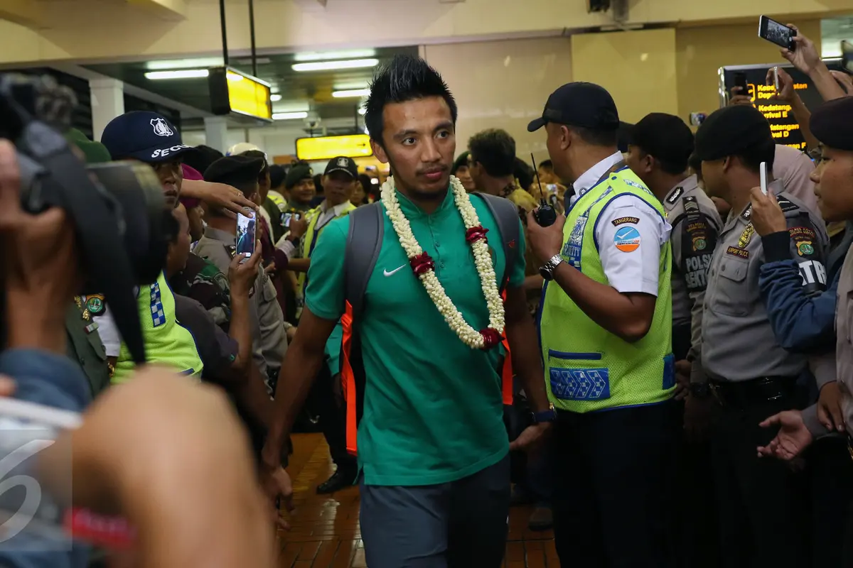 20161218-Dengan Kepala Tegak, Timnas Indonesia Tiba Kembali di Tanah Air-Jakarta