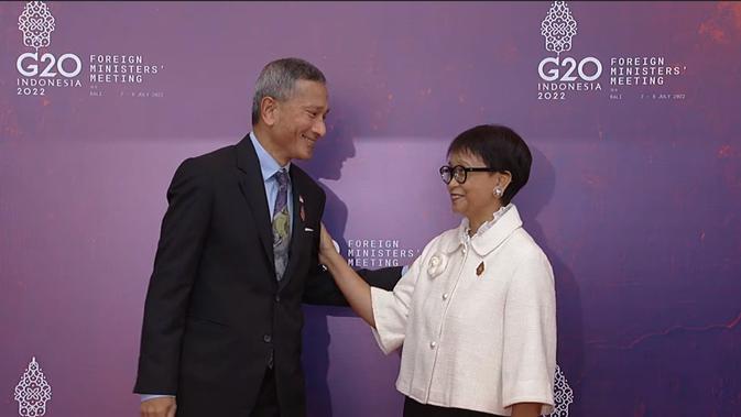 <p>Menlu Retno Marsudi dan Menlu Singapura Vivian Balakrishnan. Menlu Retno menyambut para Menlu di acara Foreign Ministers' Meeting di G20 Bali.</p>