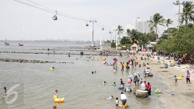 Menikmati Malam Di Pantai Ancol