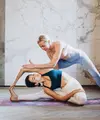 Tidak hanya soal fleksibilitas, mobility training juga membantu tubuh lebih siap bergerak. Kenali manfaat dan contoh latihan sederhananya yang bisa dilakukan di rumah. (Foto/Dok: Pexels)