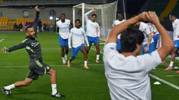 Latihan ini jelang pertandingan pekan kedua Liga Champions 2025/2026 antara Real Madrid dan Kairat Almaty. (VYACHESLAV OSELEDKO/AFP)