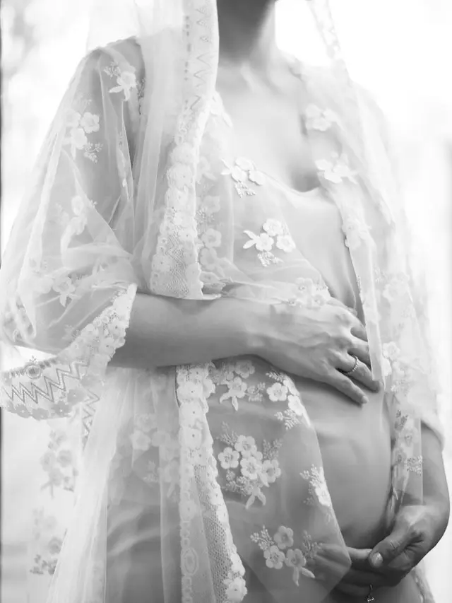 Umumkan Kehamilan, Ini 6 Potret Maternity Shoot Nadia Saphira