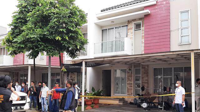 Polisi merekontruksi penyerangan rumah Nus Kei di Kluster Australia, Green Lake City, kota Tangerang, oleh kelompok John Kei