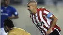 Kapten Estudiantes, Juan Sebastian Veron (kanan) merayakan golnya ketika berhadapan dengan klub Brasil, Cruzeiro di partai Grup 5 Copa Libertadores 2009 di Stadion Unico, La Plata, Buenos Aires, 8 April 2009. AFP PHOTO/ALEJANDRO PAGNI