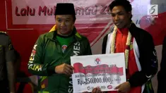 Menteri Pemuda dan Olahraga Republik Indonesia, Imam Nahrawi, sambut kepulangan Lalu Muhammad Zohri di Terminal 3 Bandara Soekarno Hatta, Jakarta, Selasa (17/7/2018).