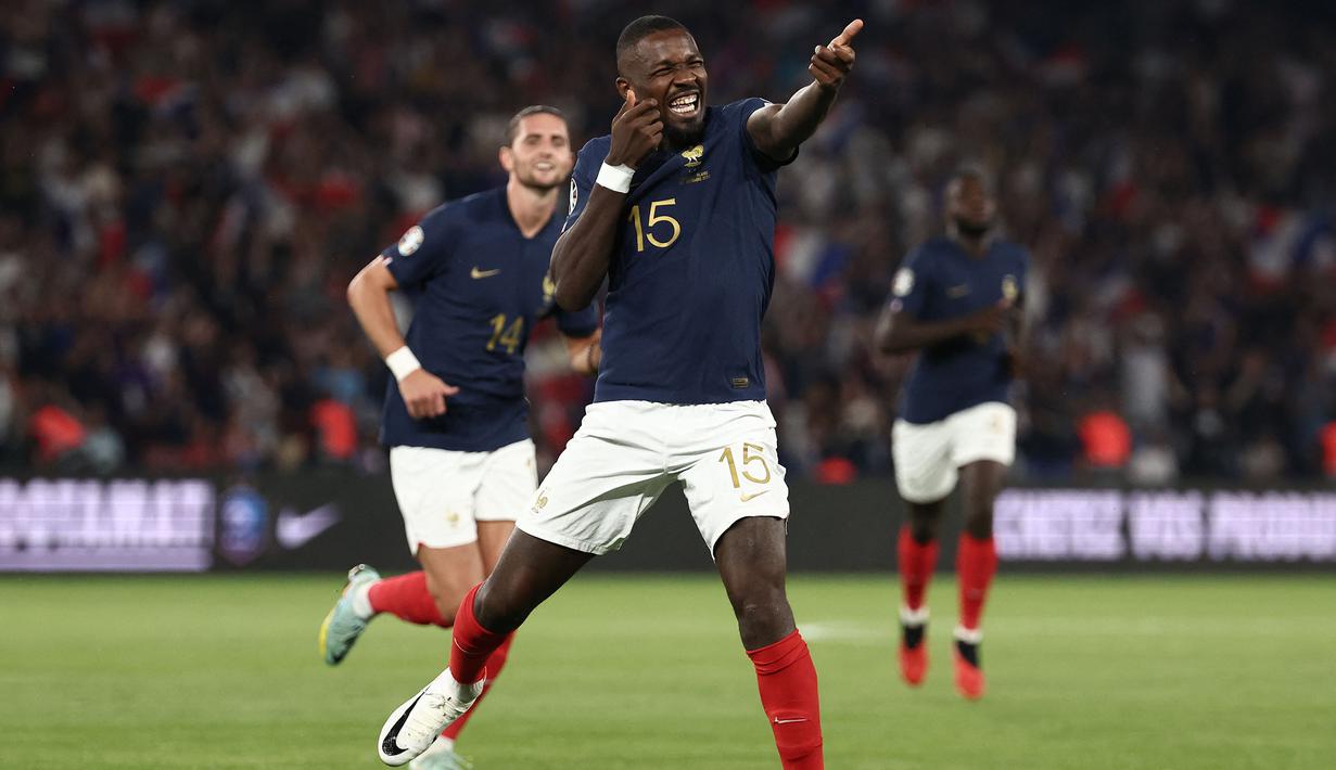 Selebrasi striker Timnas Prancis, Marcus Thuram setelah mencetak gol kedua timnya ke gawang Republik Irlandia pada laga Grup B Kualifikasi Euro 2024 di Parc des Princes Stadium, Paris, Jumat (8/9/2023) dini hari WIB. (AFP/Franck Fife)