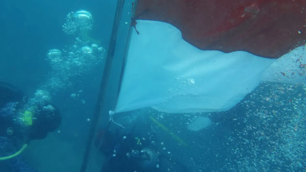 Upacara Bendera di Dasar Laut Serang Banten