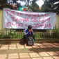 Pemaksaan untuk mengosongkan asrama oleh pengelola Wyata Guna Bandung, membuat 41 difabel netra penghuni asmara tersebut terpaksa tinggal di trotoar Jalan Pajajaran. (Liputan6.com/ Abramea)