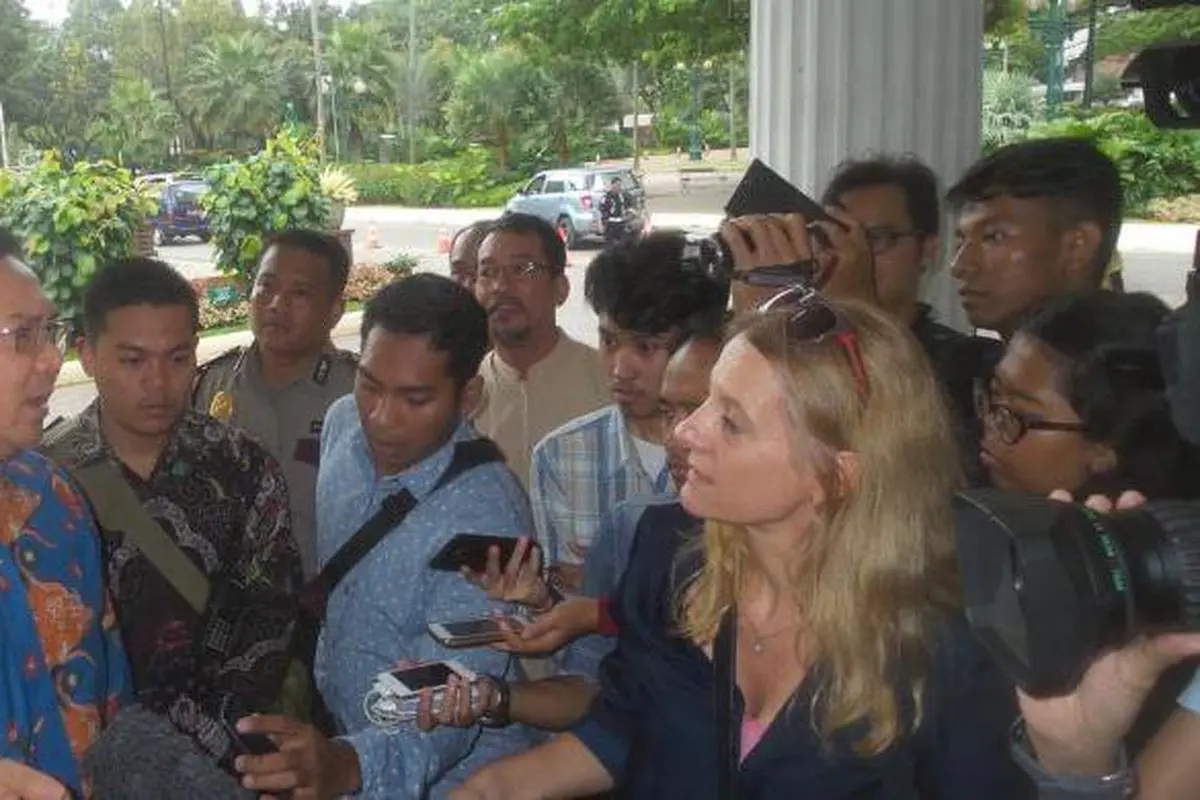 Cerita Ahok 'Sembur' Jurnalis Asing yang Mengaturnya Soal Rokok
