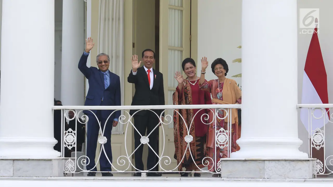 Jokowi dan PM Mahathir di Beranda Istana