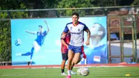 Striker RANS Nusantara FC asal Filipina, Kenshiro Daniels. (Bola.com/Ana Dewi)