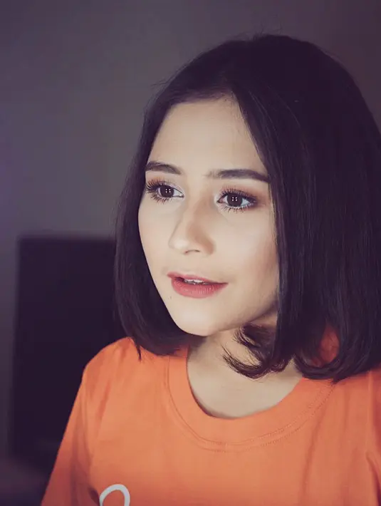 "Aduh, tidak! Oh my God! Aku masih 21 tahun kali, nggak banget. There is a lot of things that I want to do," tutur Prilly. (Instagram/prillylatuconsina96)