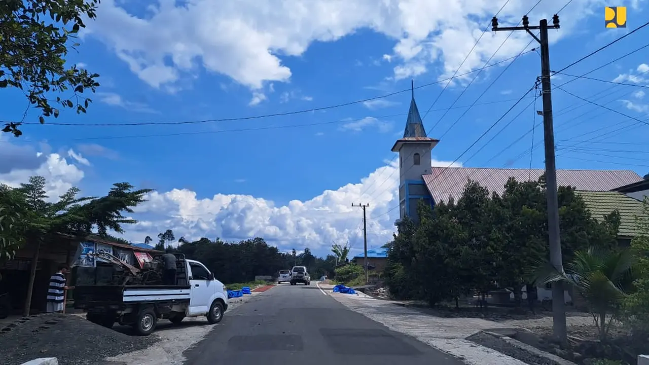 Presiden Joko Widodo (Jokowi) meresmikan perbaikan 3 ruas jalan sepanjang 22,4 km yang ditangani dengan Inpres Jalan Daerah (IJD) di Provinsi Sulawesi Barat.