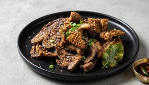 Babat Goreng Bumbu Ketumbar yang Empuk Meski Direbus di Panci Biasa. dok : Gemini AI