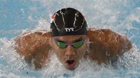 Perenang Indonesia, Triady Fauzi, saat mengikuti Jakarta Open 2019 di Stadion Aquatic, Jakarta, Jumat (27/9). Turnamen ini merupakan Kualifikasi PON XX Papua dan seleksi akhir Tim Renang SEA Games 2019. (Bola.com/Vitalis Yogi Trisna)