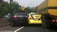 6 Mobil Tabrakan Beruntun di Tol JORR Kampung Rambutan