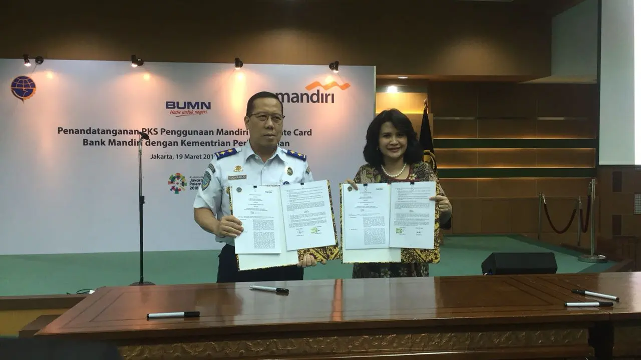 Bank Mandiri menerbitkan kartu perusahaan (corporate card) untuk memenuhi kebutuhan transaksi keuangan di Kementerian Perhubungan. (Liputan6.com/Ilyas Istianur P)