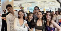 Fuji terlihat tengah menikmati waktu berlibur ke Negeri Gajah Putih bersama sang kakak, Fadly Faisal, Rachel Vennya, dan sejumlah sahabat terdekat. [@rachelvennya].
