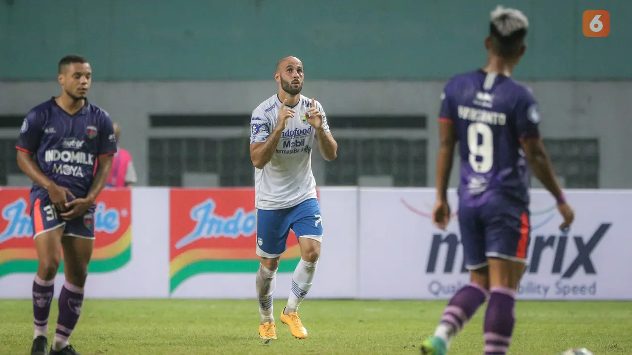 Foto: Raih Kemenangan Kedua, Persib Bandung Dampingi Bali United Pimpin Klasemen BRI Liga 1 2021 / 2022