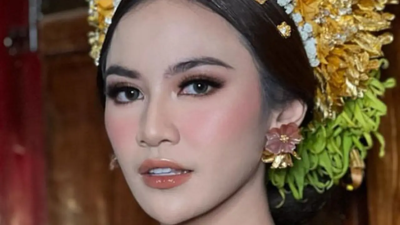 Mahlini Dibalut Kebaya Coklat Lengkap Kenakan Mahkota saat Prosesi Pernikahan Mepamit dengan Rizky Febian