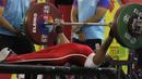 Atlet para angkat berat, Ni Nengah Widiasih, saat beraksi pada Asian Para Games di Balai Sudirman, Jakarta, Minggu (7/10/2018). Ni Nengah berhasil mempersembahkan medali perak dengan total angkatan 97 kg. (Bola.com/M Iqbal Ichsan)