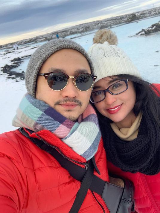 FOTO: Potret Mesra Dewi Perssik dan Suami yang Makin Romantis - Surabaya Liputan6.com