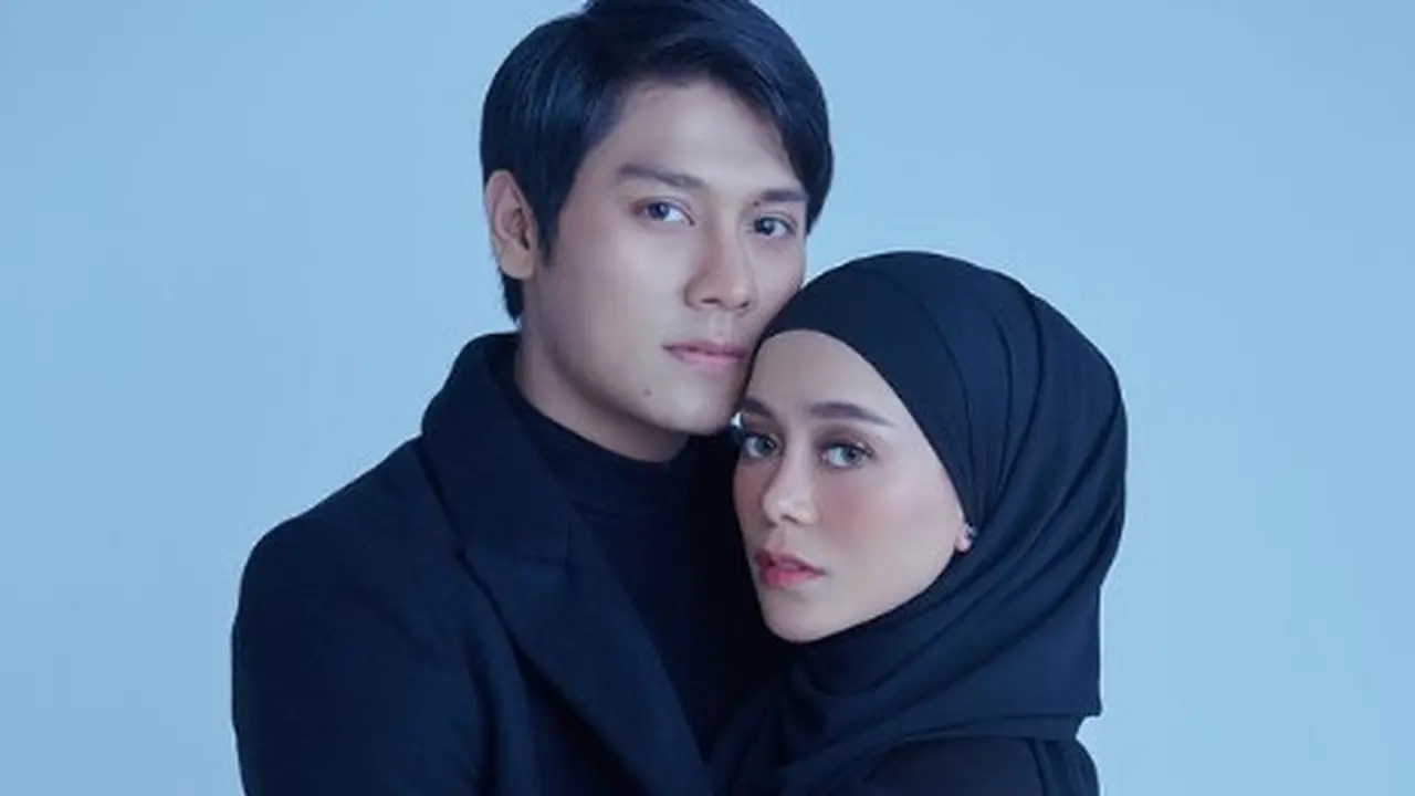 Lesti Kejora dan Rizky Billar Foto Berpelukan, Warganet Doakan Kisah Cintanya seperti Habibie dan Ainun