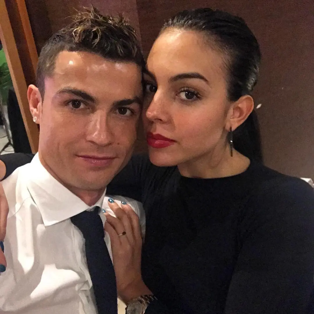 “Tersenyum di hatiku #SelamatHariMinggu,” tulis Georgina Rodriguez dalam bahasa Spanyol. (Instagram/georginagio)