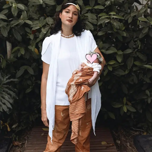 Bayi 6 Artis Ini Jadi Cucu Pertama di Keluarga, Anggota Kesayangan