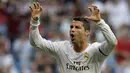 Bintang Real Madrid, Cristiano Ronaldo, merayakan gol yang dicetaknya ke gawang Getafe pada laga La Liga Spanyol di Stadion Santiago Bernabeu, Spanyol, Minggu (22/9/2013). (AFP/Dani Pozo)