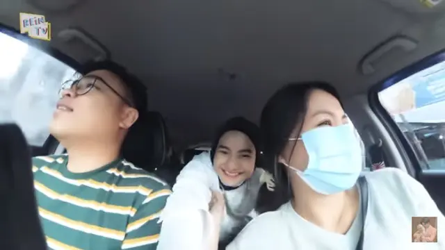 Pertama Kali ke Manado, Ini 6 Momen Hangat Dinda Hauw dan Kakak Rey Mbayang
