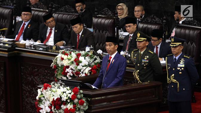 Presiden Joko Widodo (Jokowi) menyampaikan Pidato Kenegaraan pada Sidang Tahunan MPR 2018 di Gedung Nusantara, Senayan, Jakarta, Kamis (16/8). Sidang ruitn ini dilaksanakan jelang perayaan Hari Kemerdekaan Republik Indonesia. (Liputan6.com/Johan Tallo)