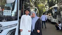 2 Potret Muzdalifah Antar Anak Ikut Pesantren Kilat, Penuh Doa dan Harapan Mulia