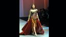 Seorang model memeragakan kebaya modern rancangan Fransisca Darmawan di Indonesia Fashion Week 2015 di JCC, Minggu (1/3/2015). Fransisca Darmawan berhasil mengemas busana tradisinal menjadi kebaya modern (Liputan6.com/Panji Diksana)