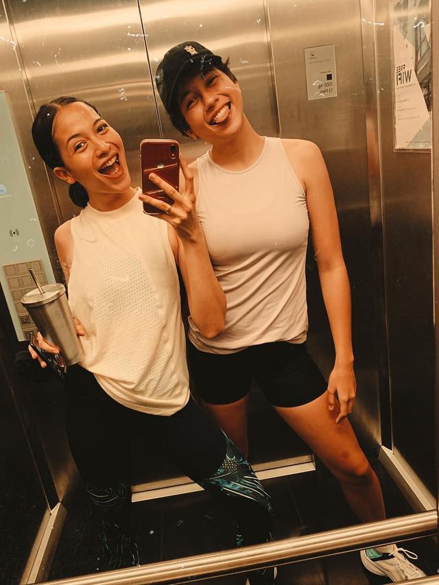 6 Potret Kebersamaan Putri dan Sitha Marino yang Jarang Tersorot, Kompak Banget