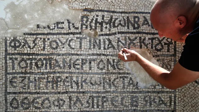 Arkeolog Israel Temukan Mosaik Langka