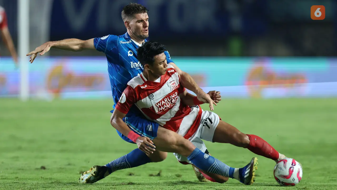 Madura United vs Persib Bandung