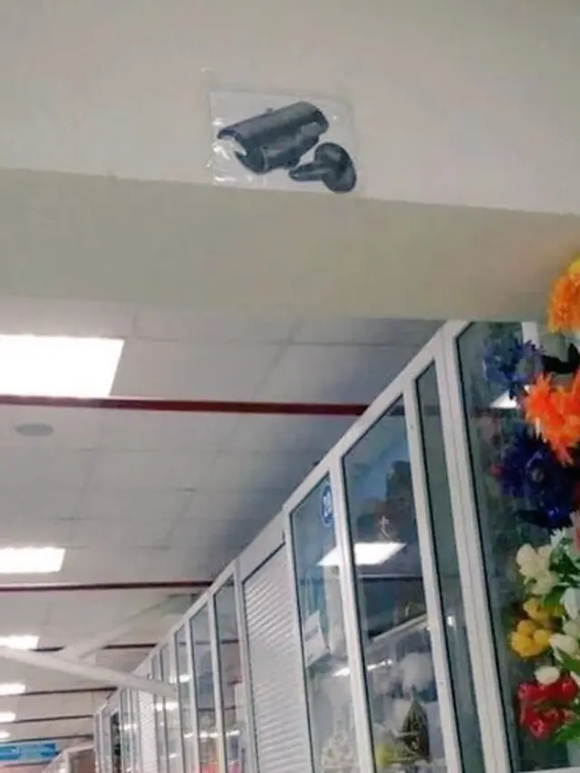 6 Potret CCTV Low Budget Ini Unik, Kelewat Kreatif