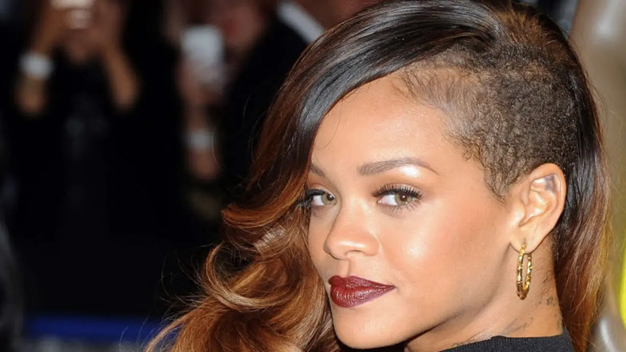 Rihanna Bangga Pamerkan Tubuhnya di Sampul Depan Majalah