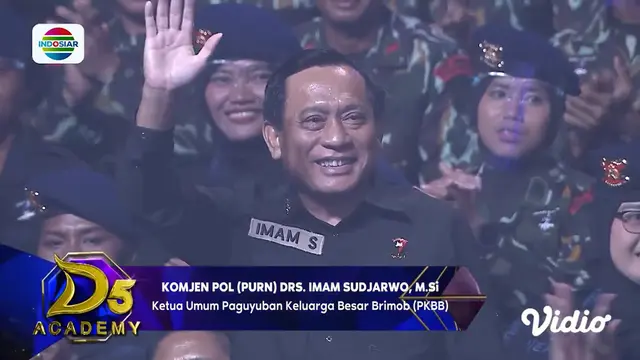Komjen (Purn) Drs. Imam Sudjarwo, M.Si di Studio 5 INDOSIAR dalam Konser Top 12 Show D’Academy 5 Grup 4